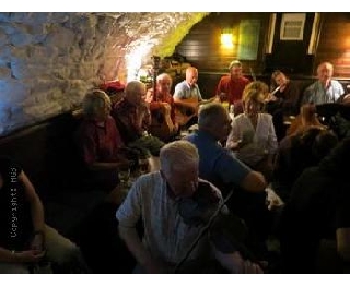 Stirling - natürlich mussten wir auch im Pub spielen.