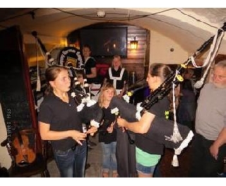 Stirling - natürlich mussten wir auch im Pub spielen.