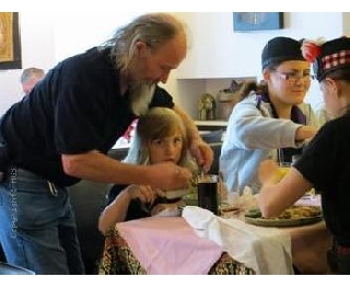 Stirling - Fidi zeigt unserer Cheyenne die "Spagettitechnik"