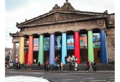 Vor dem Scottish Art Museum